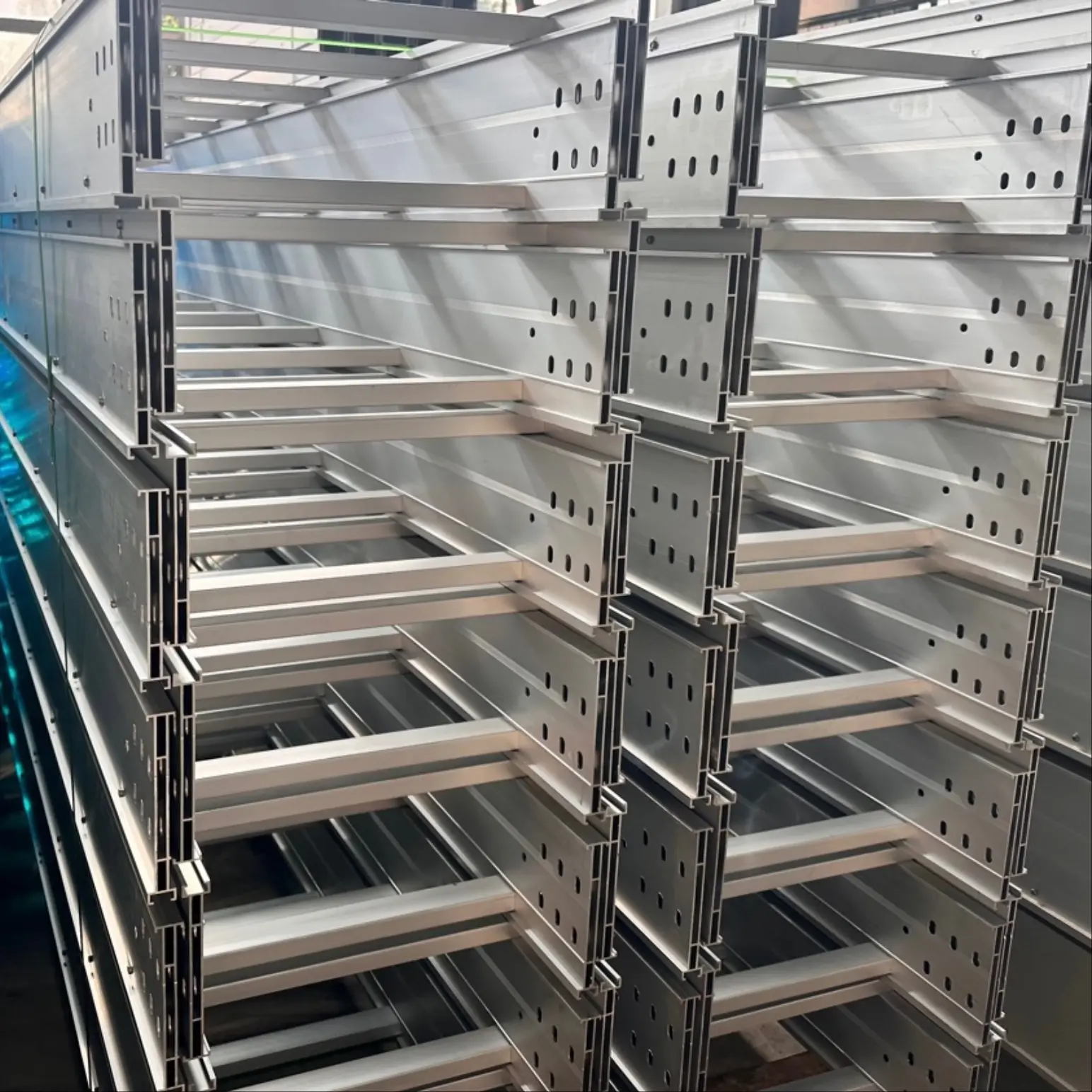 ladder cable tray factor.jpg